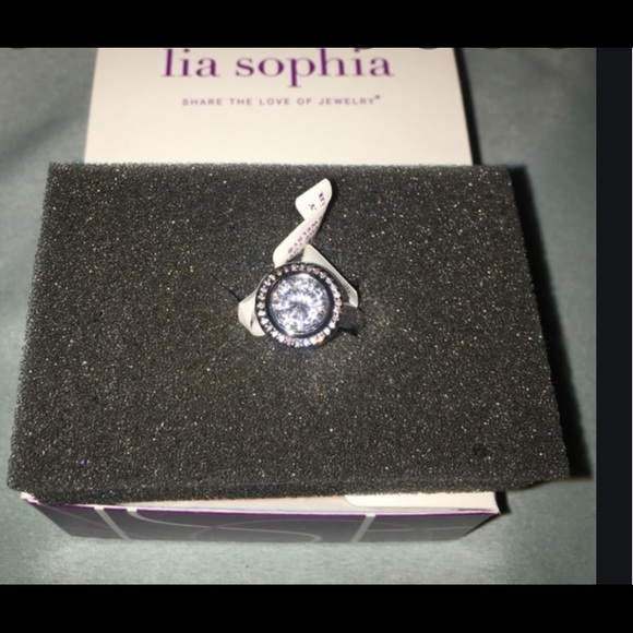 Brand new ring showdown - Picture 4 of 4